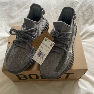 Yeezy Boost 350 V2 in Steel Grey Size 6